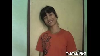 Asian girl gets a fabulous orgasm